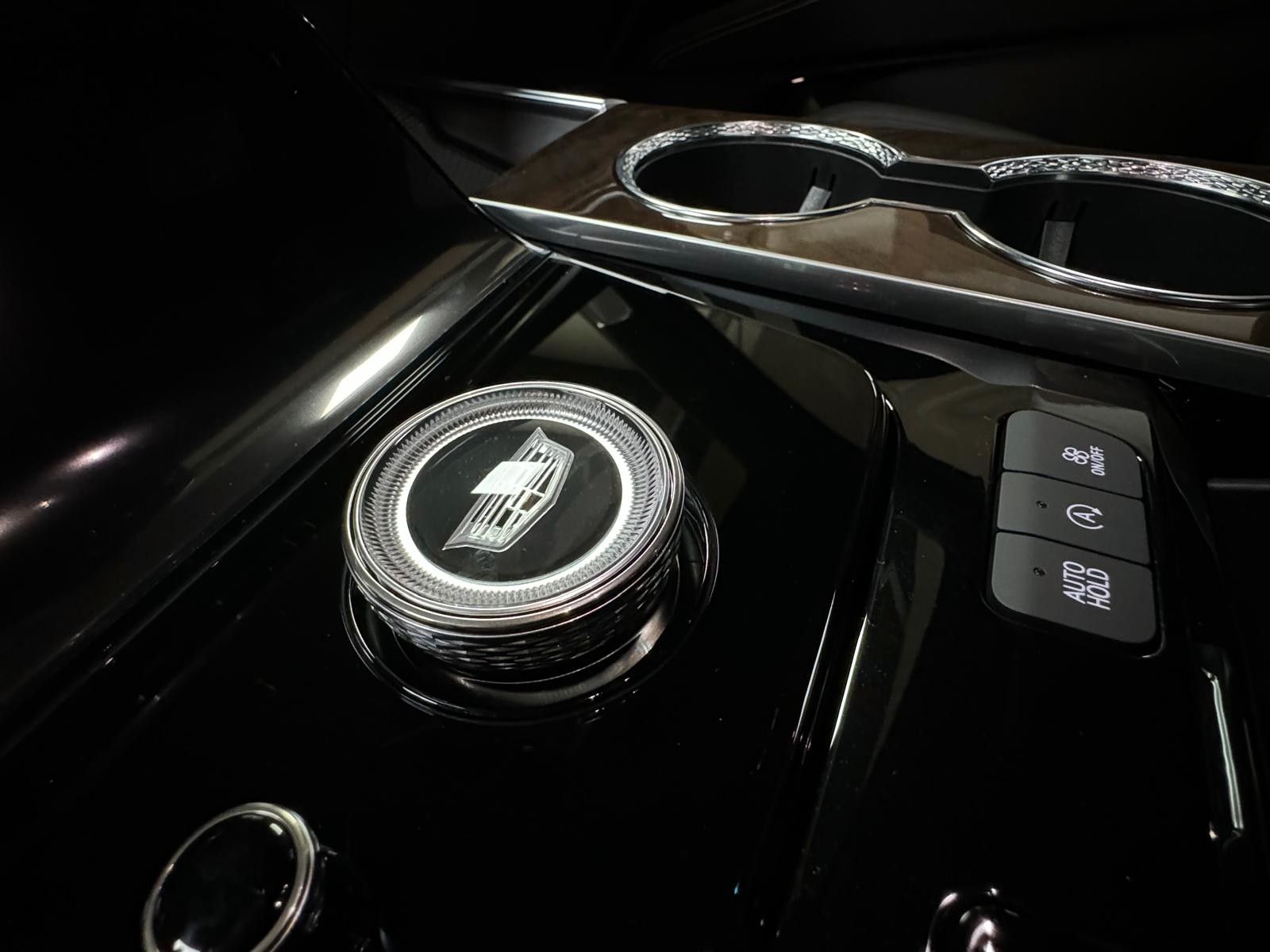 Fahrzeugabbildung Cadillac 2026 ESCALADE SPORT PLATINUM 6.2 V8-HUD-NIGHT V