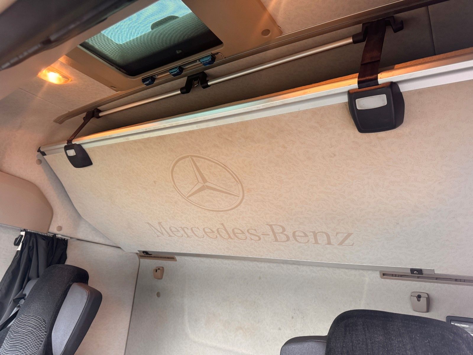 Fahrzeugabbildung Mercedes-Benz Actros 2542 LnR 6x2 Retarder Standklima