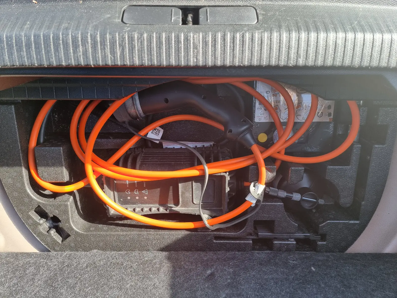 Peugeot e-2008 GT-Line -KLIMA-NAVI-CARPLAY-SHZ-CAM-LEDER