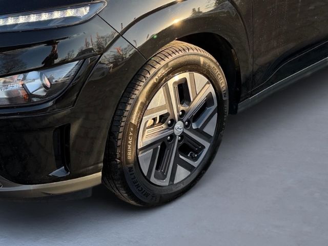 Fahrzeugabbildung Hyundai KONA Select Elektro 2WD +CARPLAY+RFK+SHZ+PDC+UVM