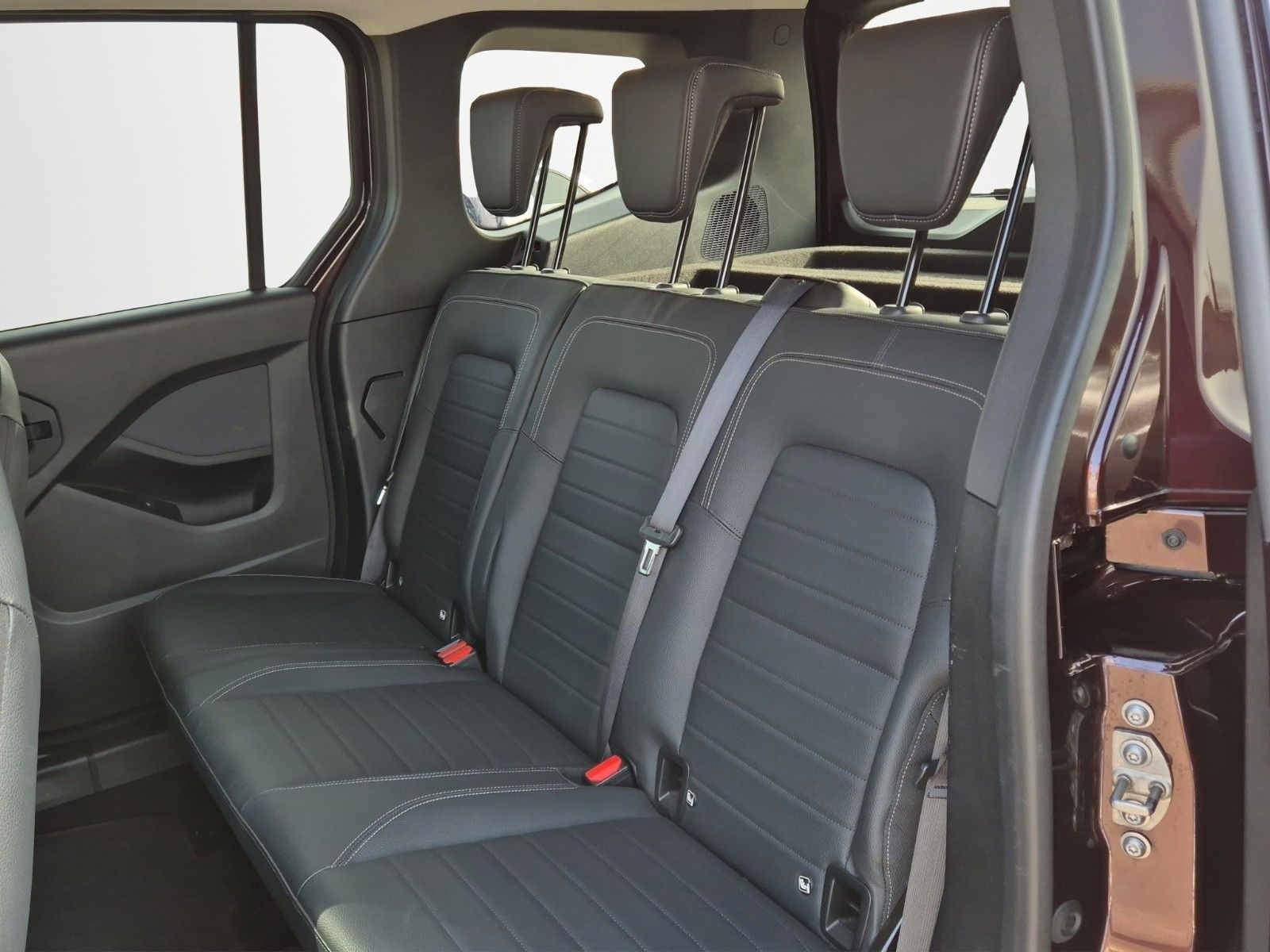 Fahrzeugabbildung Mercedes-Benz T-180 AUTOMATIK KAM LEDER NAVI LED ALLWETTER