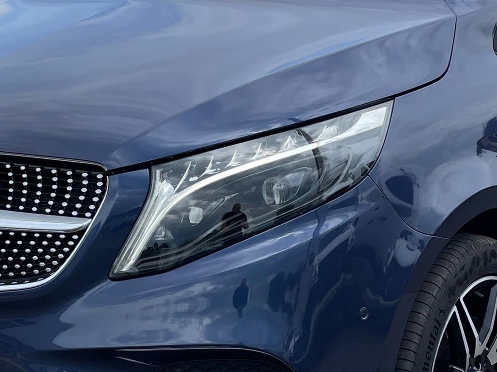 Fahrzeugabbildung Mercedes-Benz V 300 d Avantgarde extralang 4x4 Mittelkonsole,