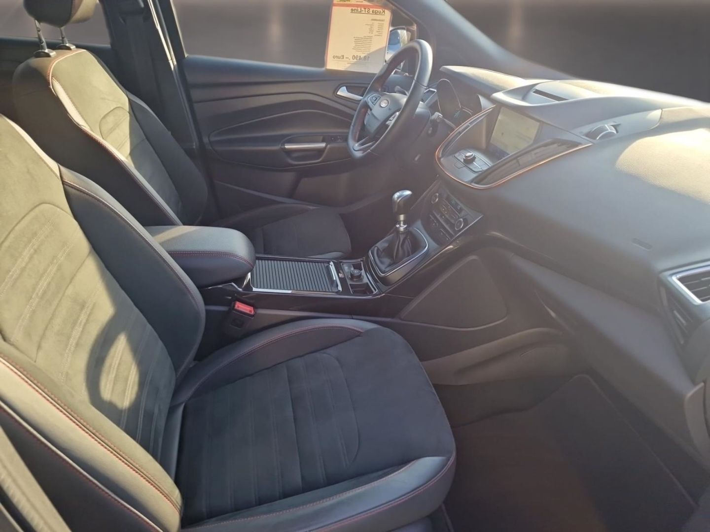 Fahrzeugabbildung Ford Kuga ST-Line, AHK, Xenon,Navi,Winterpaket