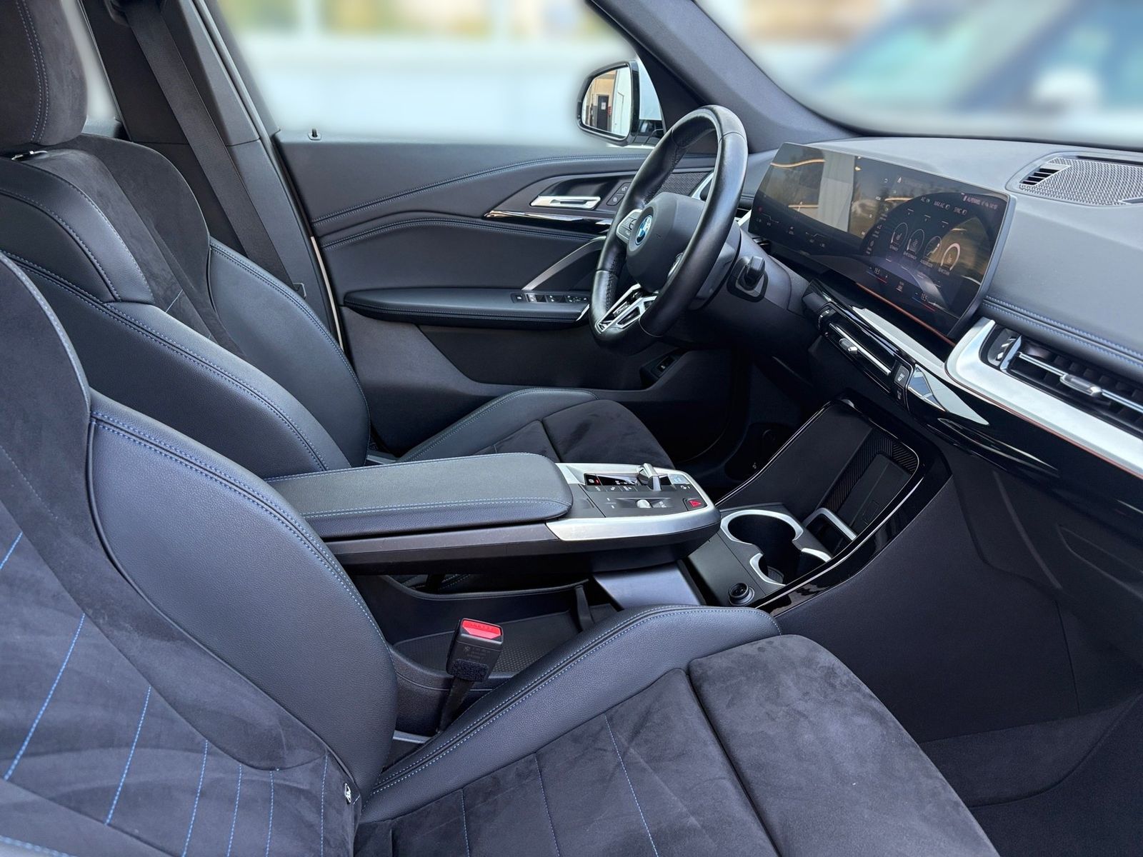 BMW iX1 xDrive30 M Sport Navi ad.LED DAB PA RFK foto 4