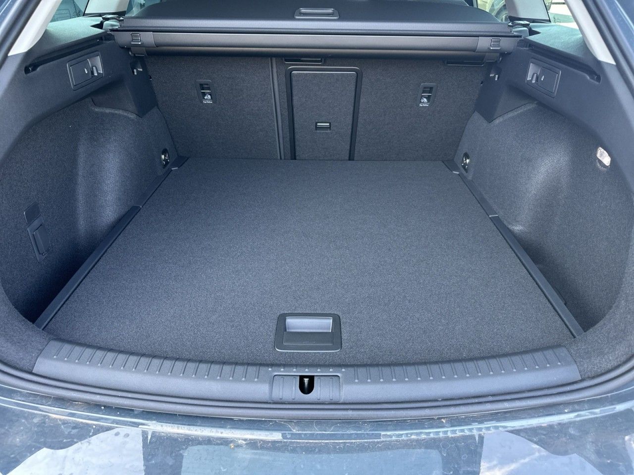 Fahrzeugabbildung SEAT Leon ST Road Edition 1.5 TSI 116 PS 6-Gang