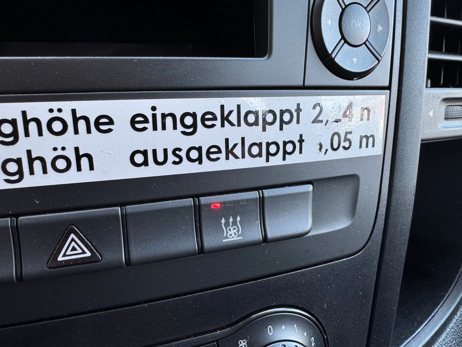 Fahrzeugabbildung Mercedes-Benz Vito 111 CDI Tourer Begleitfahrzeug BF3+ / WVZ