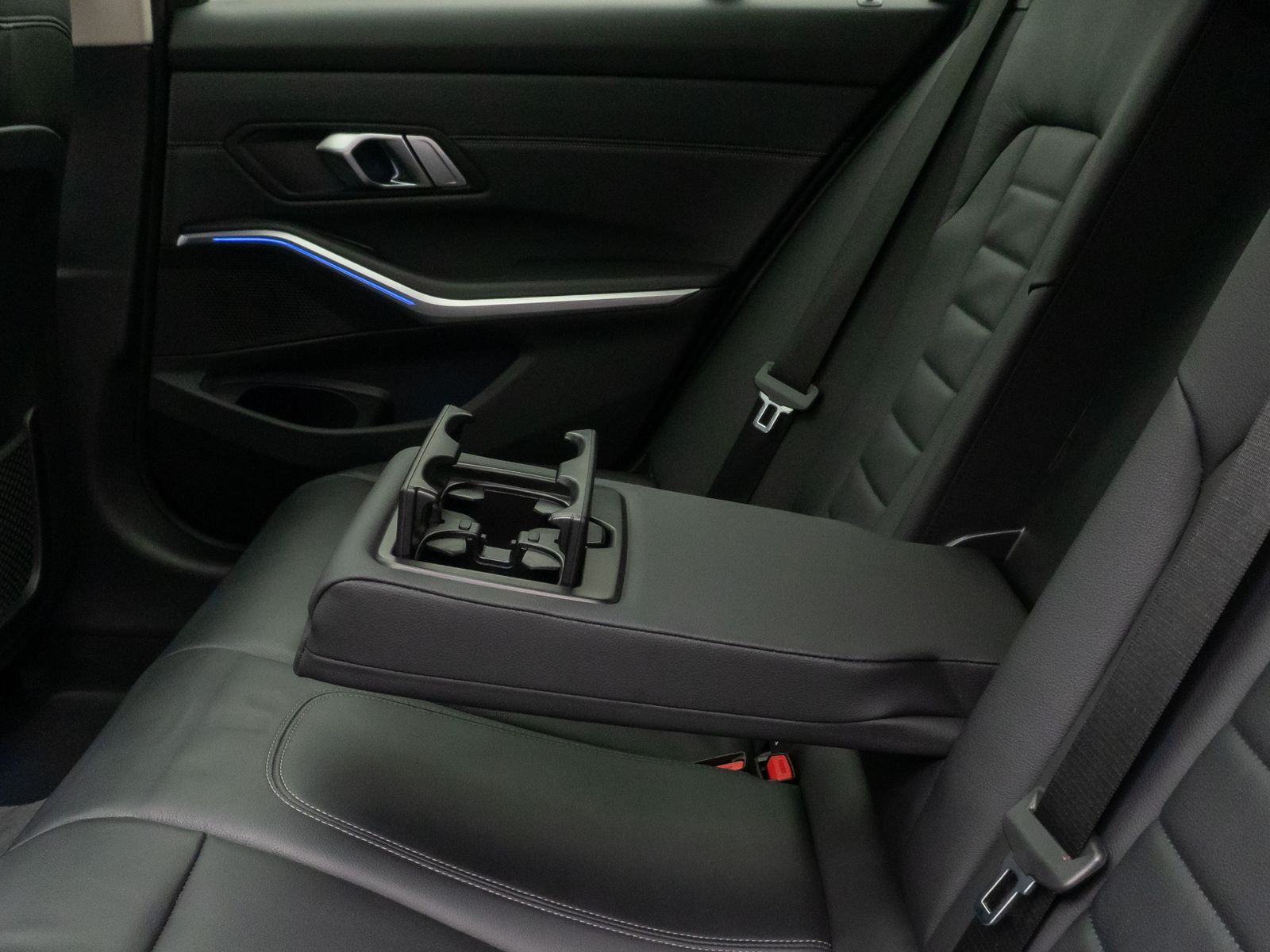 Fahrzeugabbildung BMW 330i xD SportLine Panorama Kamera Laser DAB HiFi