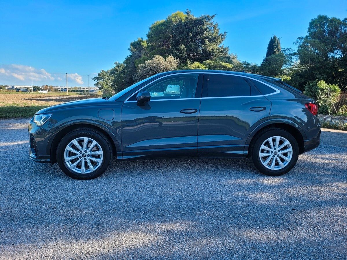 Audi Q3 SPB 45 TFSI e S tronic Business Plus imagem 2