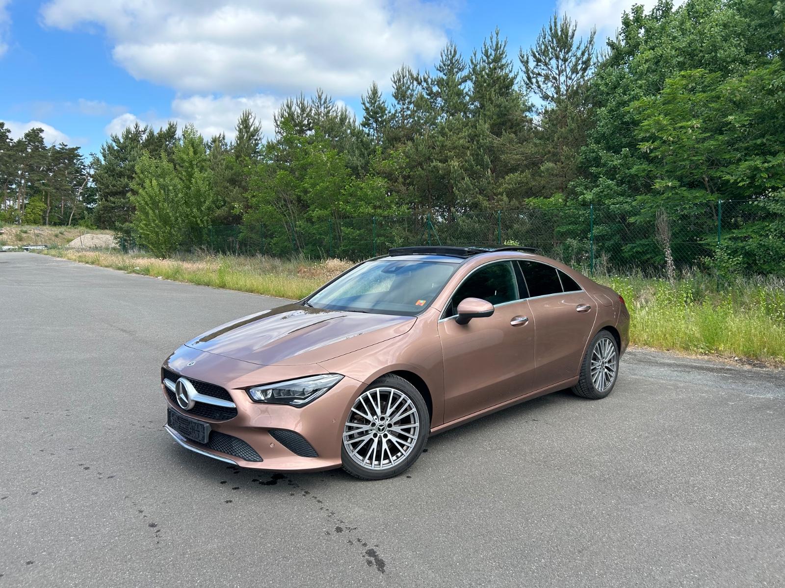 Mercedes-Benz CLA 200  DCT AMG/Panorama/Kamera/Xenon/Ambiente