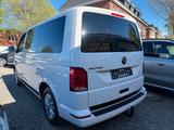 Volkswagen T6 Multivan - weiße Volkswagen T6 Multivan