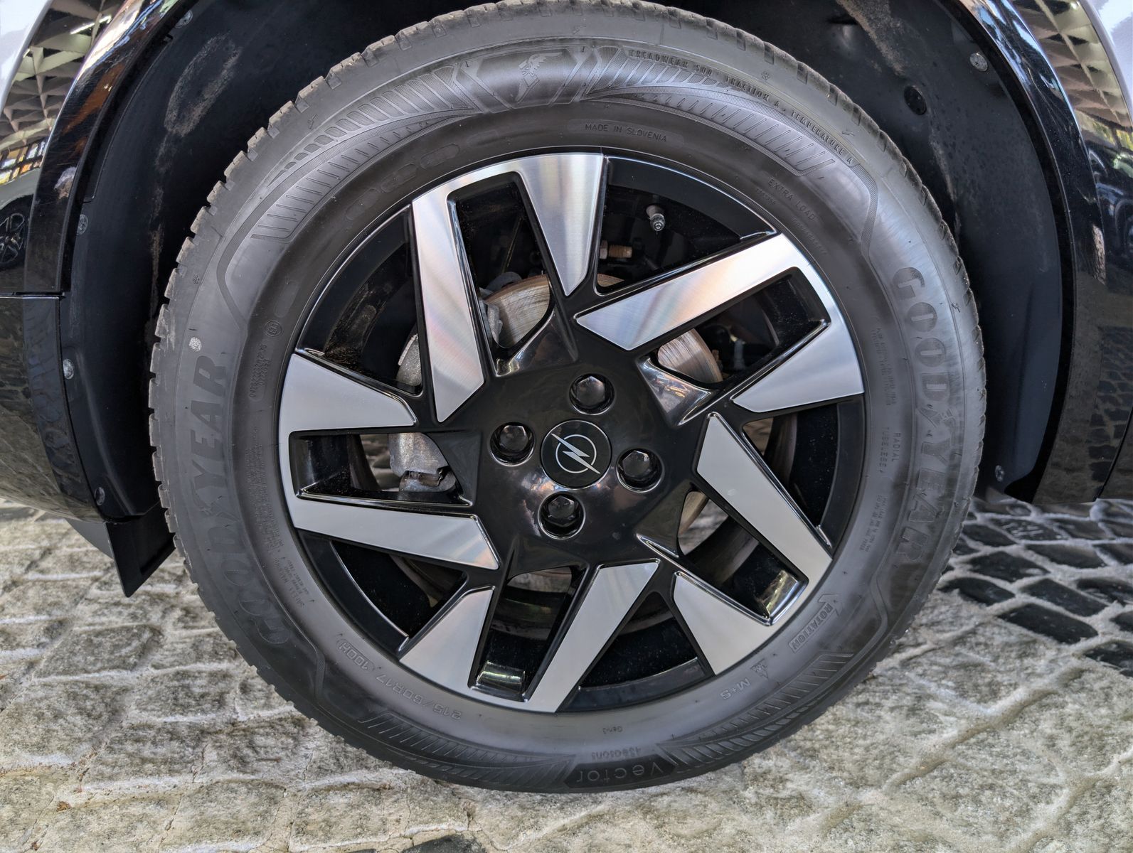 Fahrzeugabbildung Opel Mokka GS BLACK INTEL LUX TECH KAM SHZ BHL VIRT