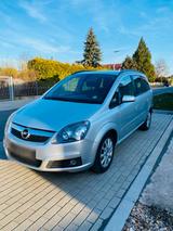 Opel Zafira B Family Klima Navi 7-Sitze AHK - Opel Zafira in Erfurt
