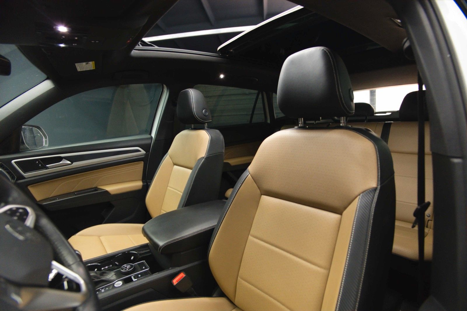 Fahrzeugabbildung Volkswagen ATLAS 3.6 Cross Sport 4x4 R-Line Black 4Motion