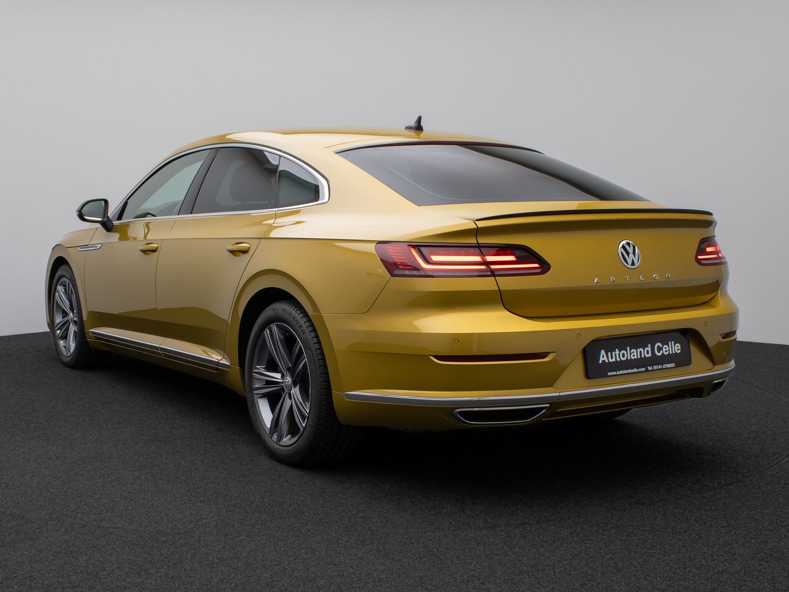 Fahrzeugabbildung Volkswagen Arteon R-Line Kamera Fernlichtassist ACC 8Fach