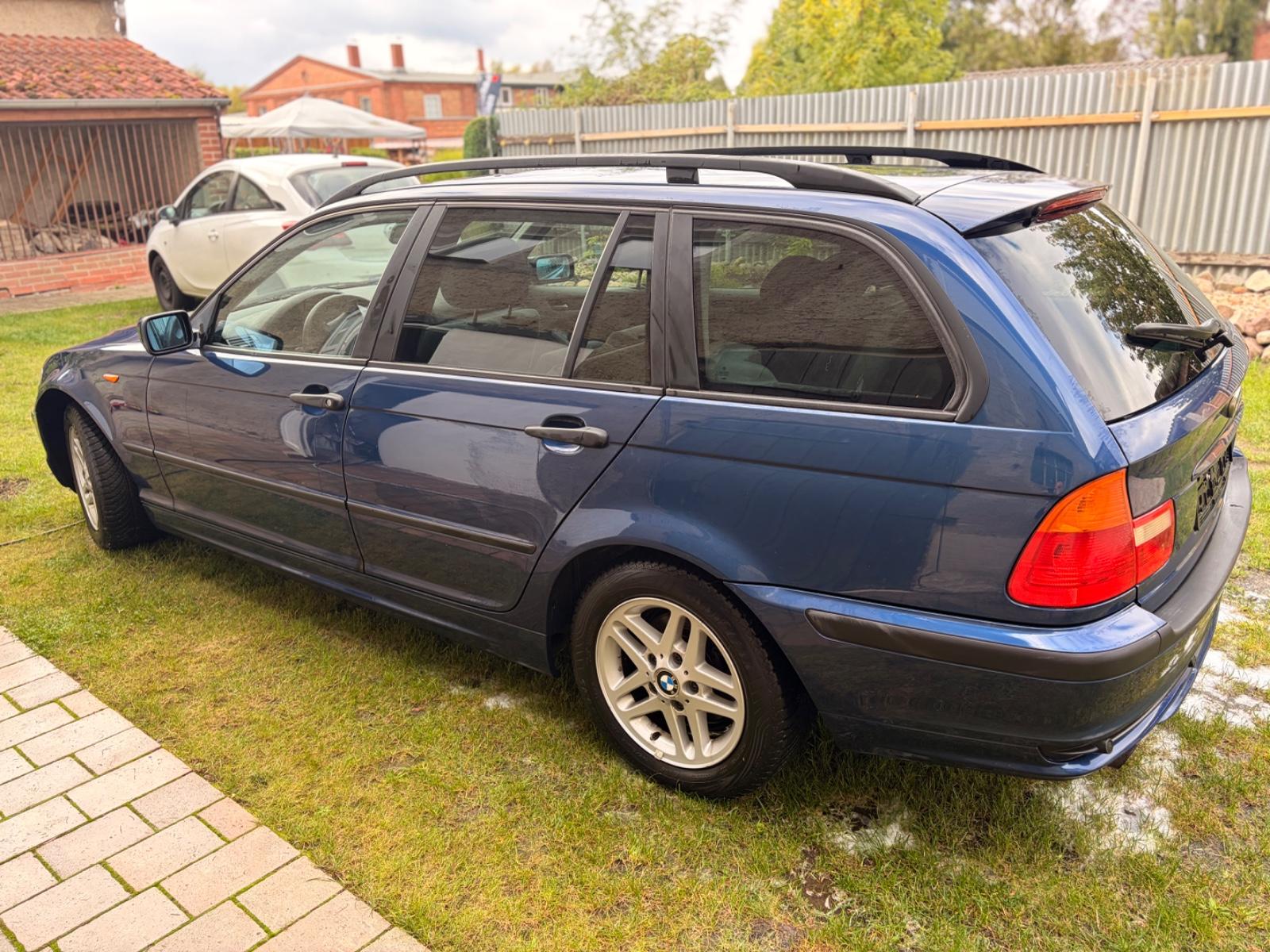 BMW 316 2004 — interior