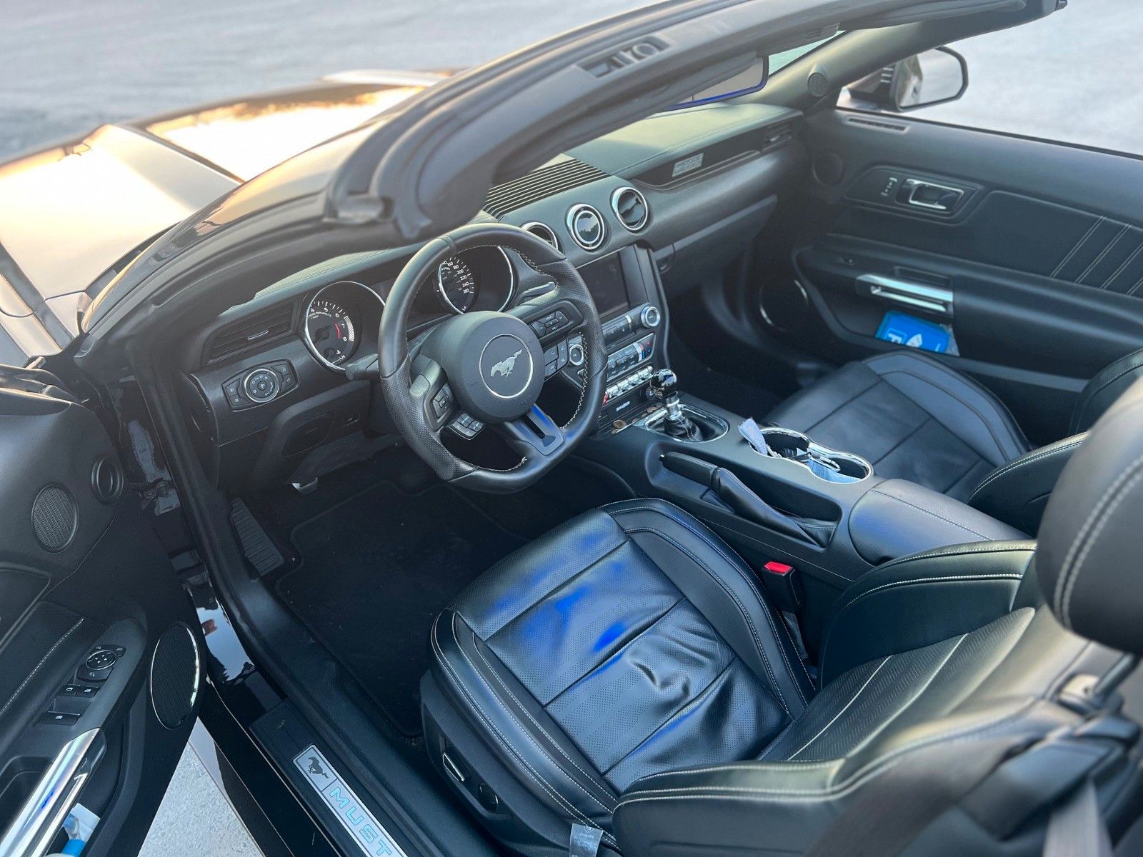Fahrzeugabbildung Ford Mustang GT Cabrio V8-Neuwertig-20Zoll-FOX-Deutsc