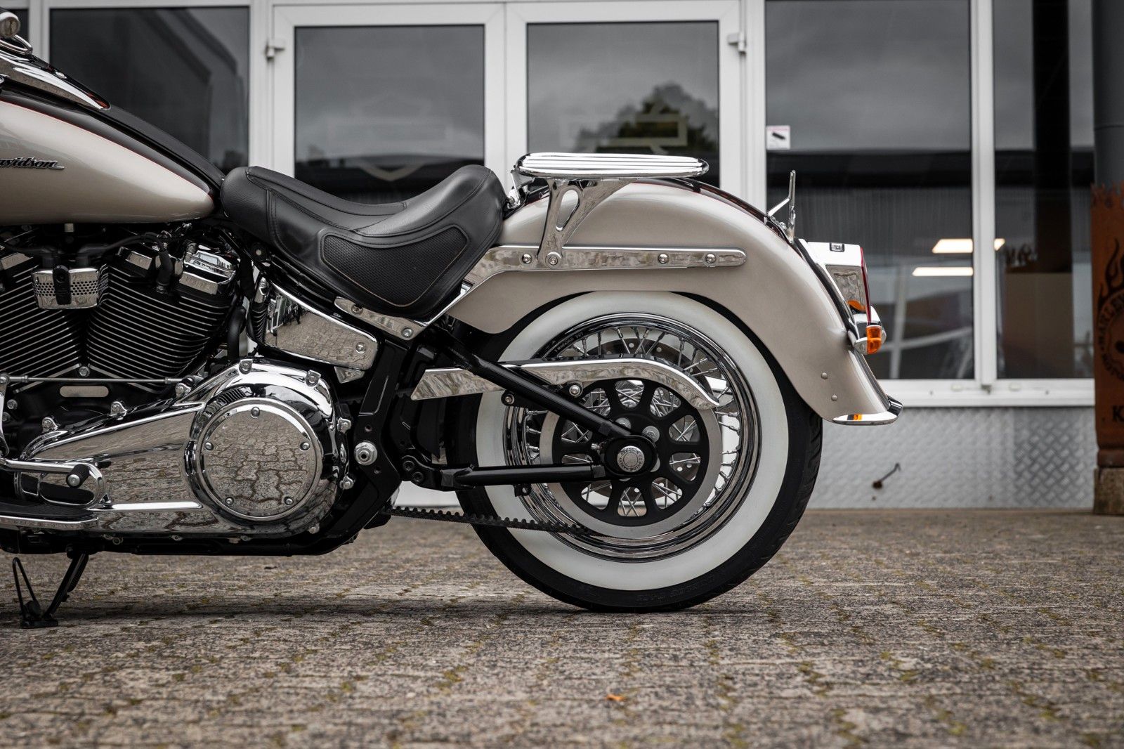 Fahrzeugabbildung Harley-Davidson SOFTAIL DELUXE FLDE - JEKILL & HYDE - NEUWERTIG