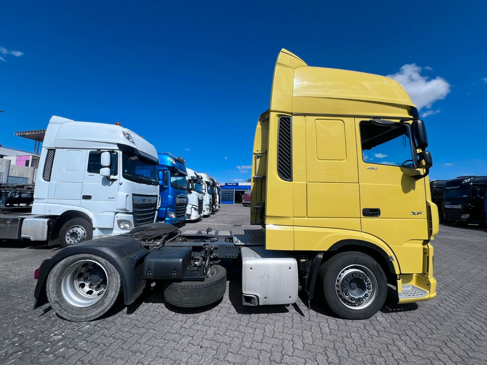 Fahrzeugabbildung DAF XF 450 FT, Low Deck, Intarder, Bj.2021