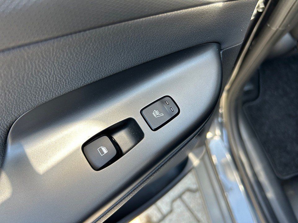Fahrzeugabbildung Hyundai KONA EV 64kWh PRIME !VOLL! SCHIEBEDACH+LEDER+HUD