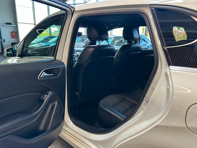Mercedes-Benz B 180 *KLIMA*SZHZ*LEDER*NAV*PDC*SPUR*TOTWINKEL