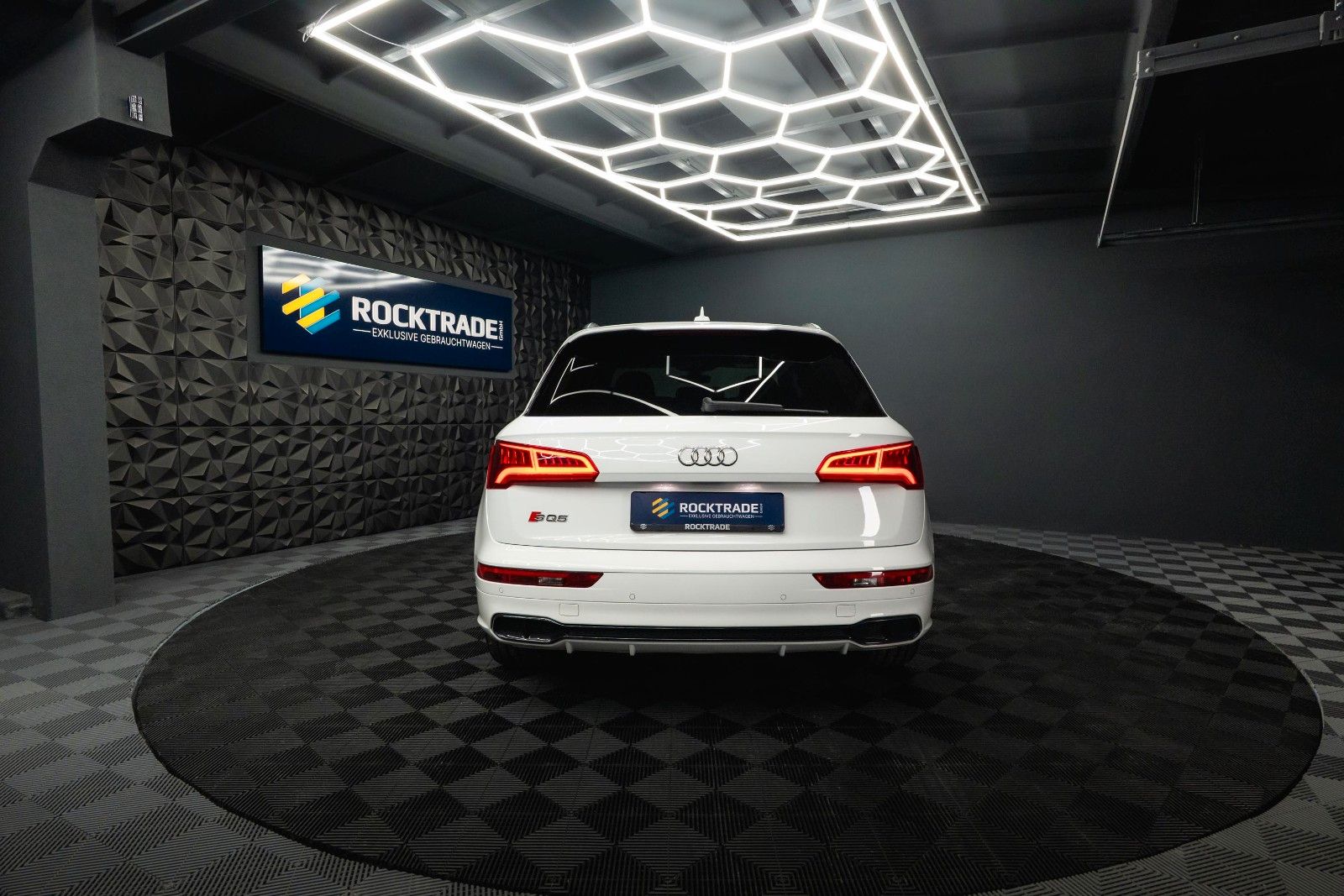 Fahrzeugabbildung Audi SQ5 3.0 TDI quattro Optik-Paket Schwarz *LED*19%