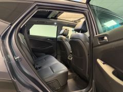 HYUNDAI Tucson 2.0 4WD PANO NAVI CAM LEDER AHK 2.HAND