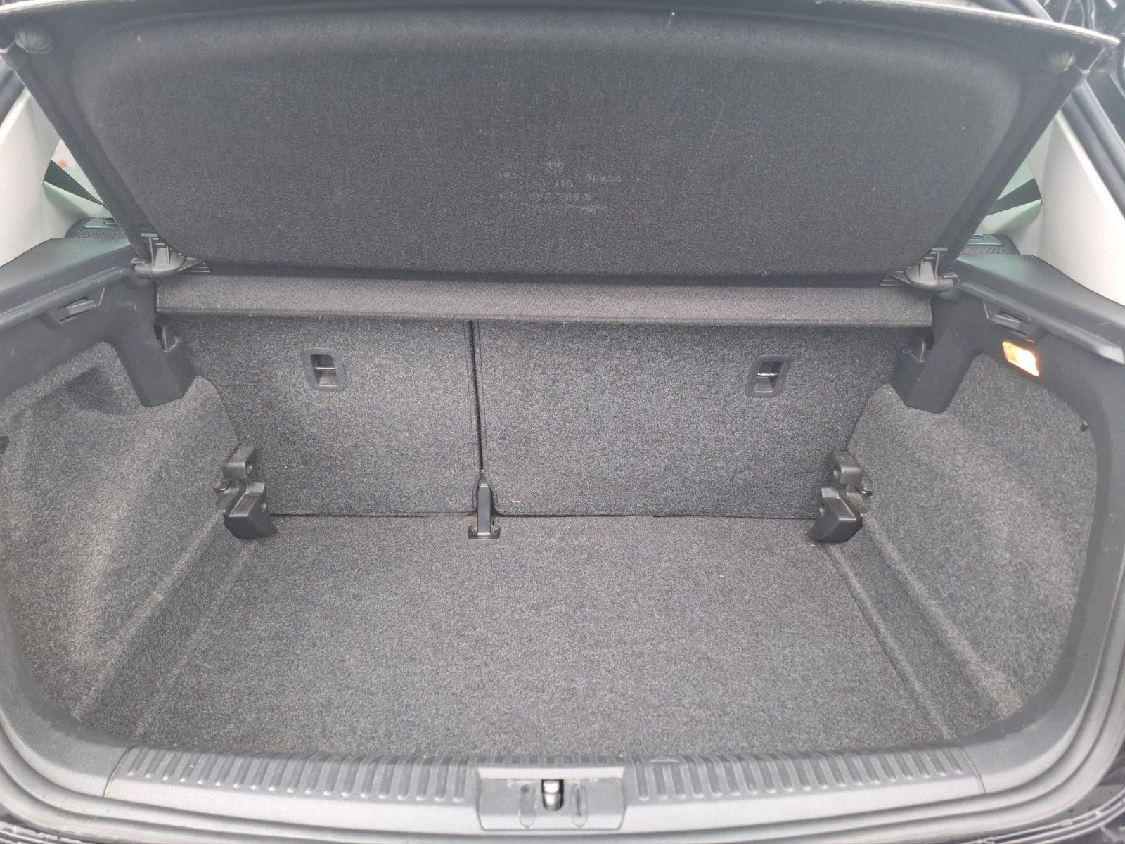 Fahrzeugabbildung Volkswagen Polo V Comfortline ! SHZ ! TOUCH ! AHK !