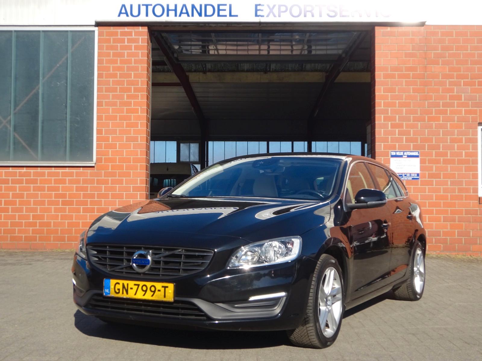 Volvo V60 Kombi Momentum AWD Twin Engine, Leder, 162kw