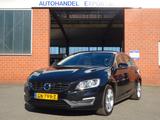 Volvo V60 Kombi Momentum AWD Twin Engine, Leder, 162kw - Volvo V60 Unfallwagen