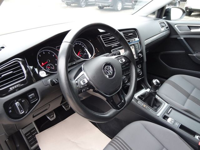 Fahrzeugabbildung Volkswagen Golf VII Lim. Allstar/ 2.Hd/SitzH/Navi/PDC/Tempo