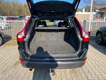 Fahrzeugabbildung Volvo XC60 2.0 2WD *SHZ*Bluetooth*AHK*Tempomat*