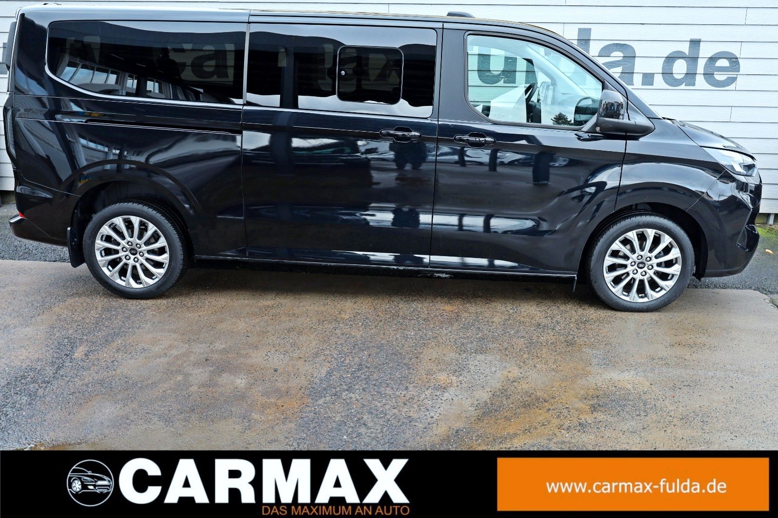 Fahrzeugabbildung Ford Tourneo Custom 2.0  320 L2 Titanium,8 Sitzer,AHK
