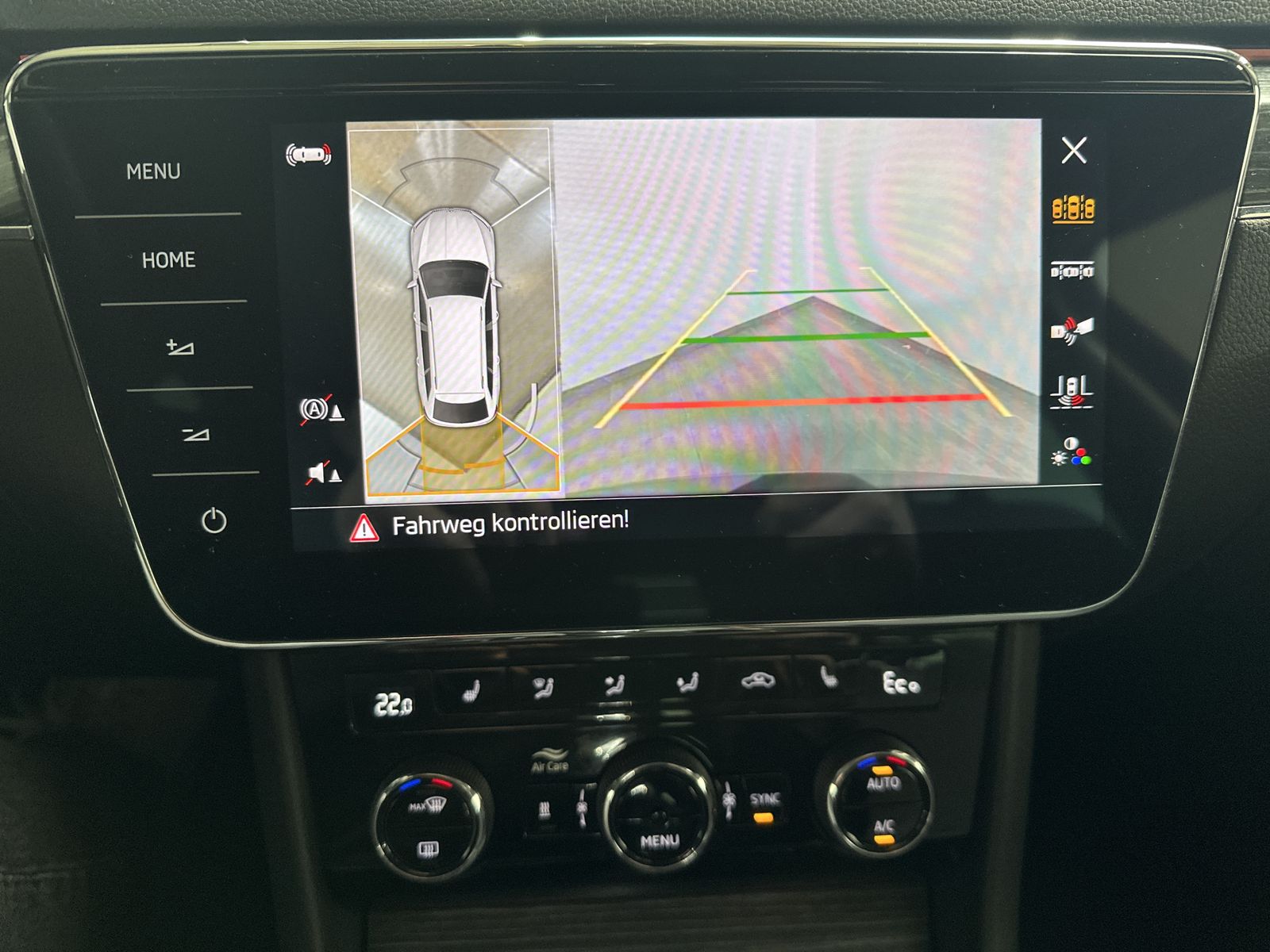 Fahrzeugabbildung SKODA Superb Combi 1.4 TSI iV Style DSG NAV+MATRIX+ACC