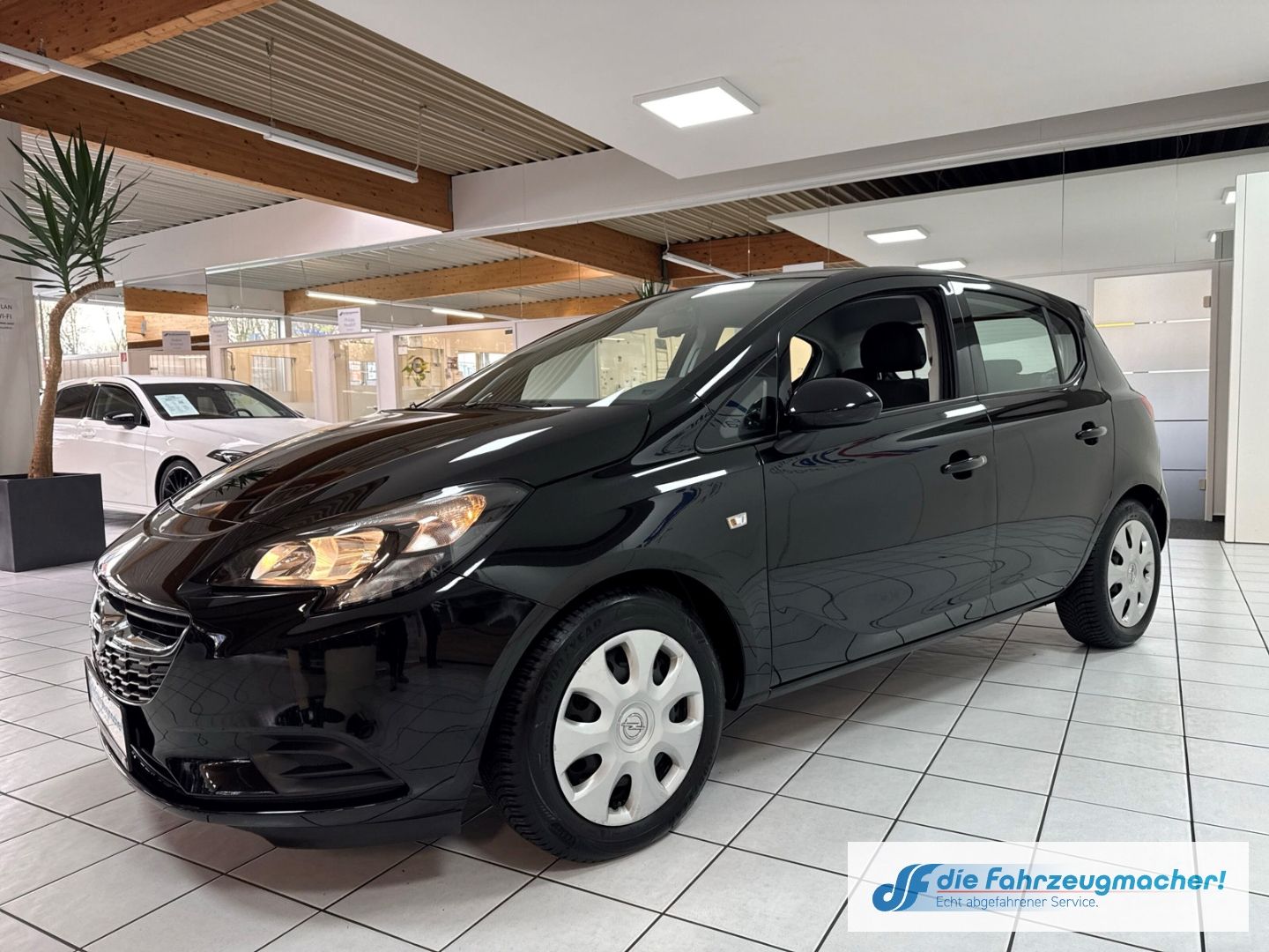 Fahrzeugabbildung Opel Corsa E Edition Navi Apple CarPlay Android Auto