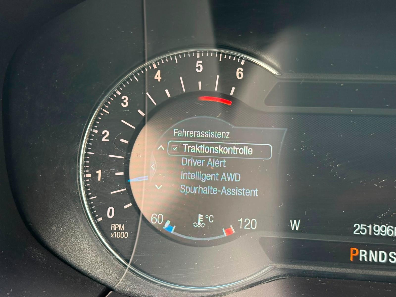 Ford Edge Titanium 4x4*Keyless*8Fach*Navi*Szhz