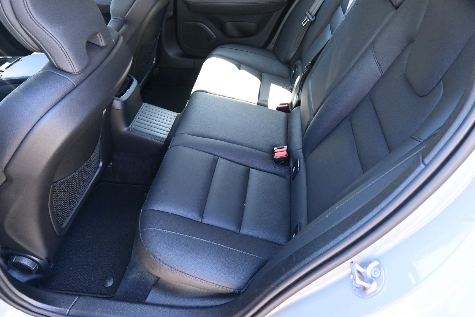Fahrzeugabbildung Volvo V60 T6 AWD PHEV Essential*Leder*AHK*PDC*