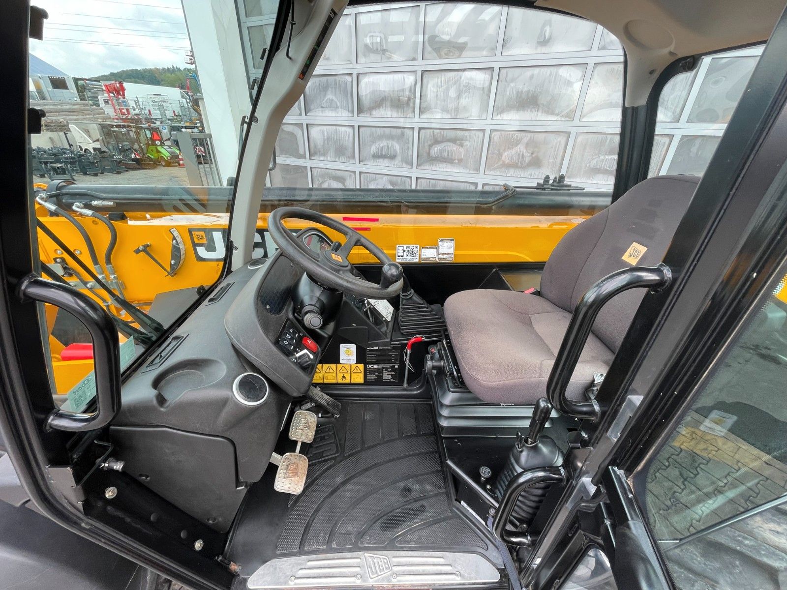 Fahrzeugabbildung JCB 535-95 / nur 1.354h / Palettengabel & Schaufel - mit KI generiert/bearbeitet