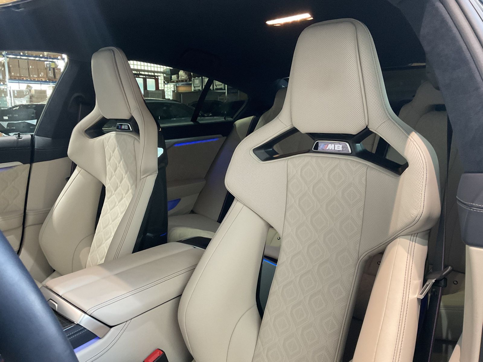 Fahrzeugeinzelansicht 11 Fahrzeugabbildung BMW M8 Gran Coupé M Carbon-Keramik-Bremse | M Carbon