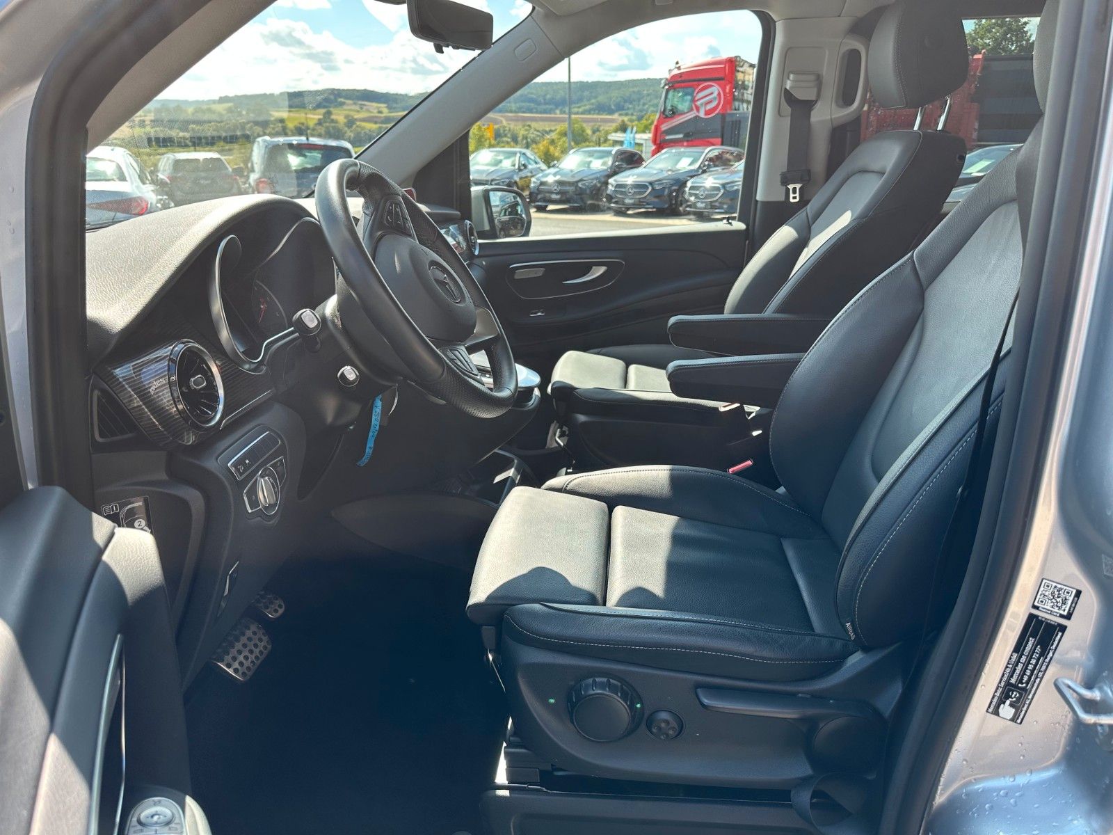 Fahrzeugabbildung Mercedes-Benz V 250 EDITION 4MATIC Kompakt Liege-Paket AHK2,5t