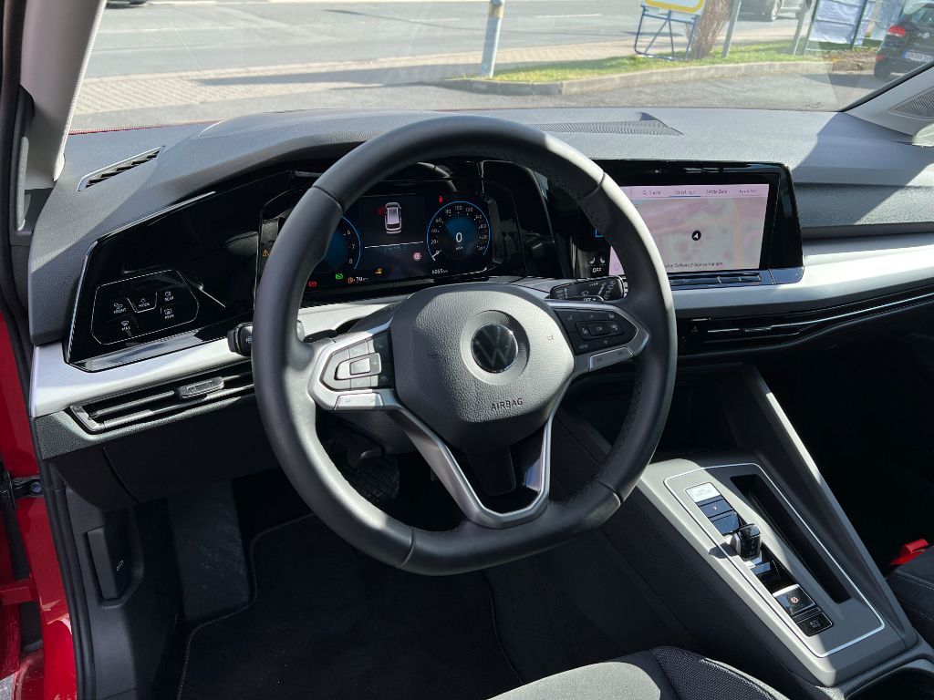 Fahrzeugabbildung Volkswagen Golf Variant 1.0 eTSI DSG Life AHZV Head Up LED+