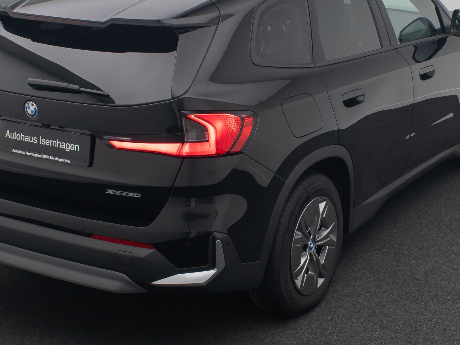 Fahrzeugabbildung BMW iX1 xD30 HUD DAB Komfort FernlichtAs Geschwindig