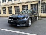 BMW 320d Luxury Line Automatik Luxury Line - BMW 320 Gebrauchtwagen in Wiesbaden