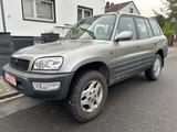 Toyota RAV 4 - aus 1999: Geländewagen