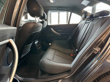 BMW 318 d Limousine *2. Hand*Bi-Xenon*Navi*Klima*SHZ