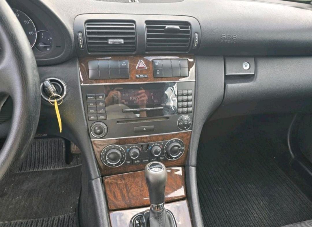 Mercedes-Benz C180 2004 — photo 9