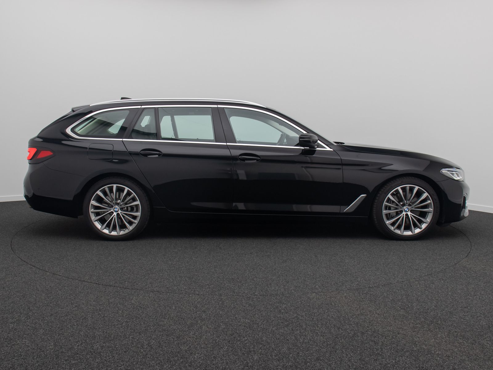 Fahrzeugabbildung BMW 530d xD Kamera DAB Laser HUD Belüft Panorama 19"