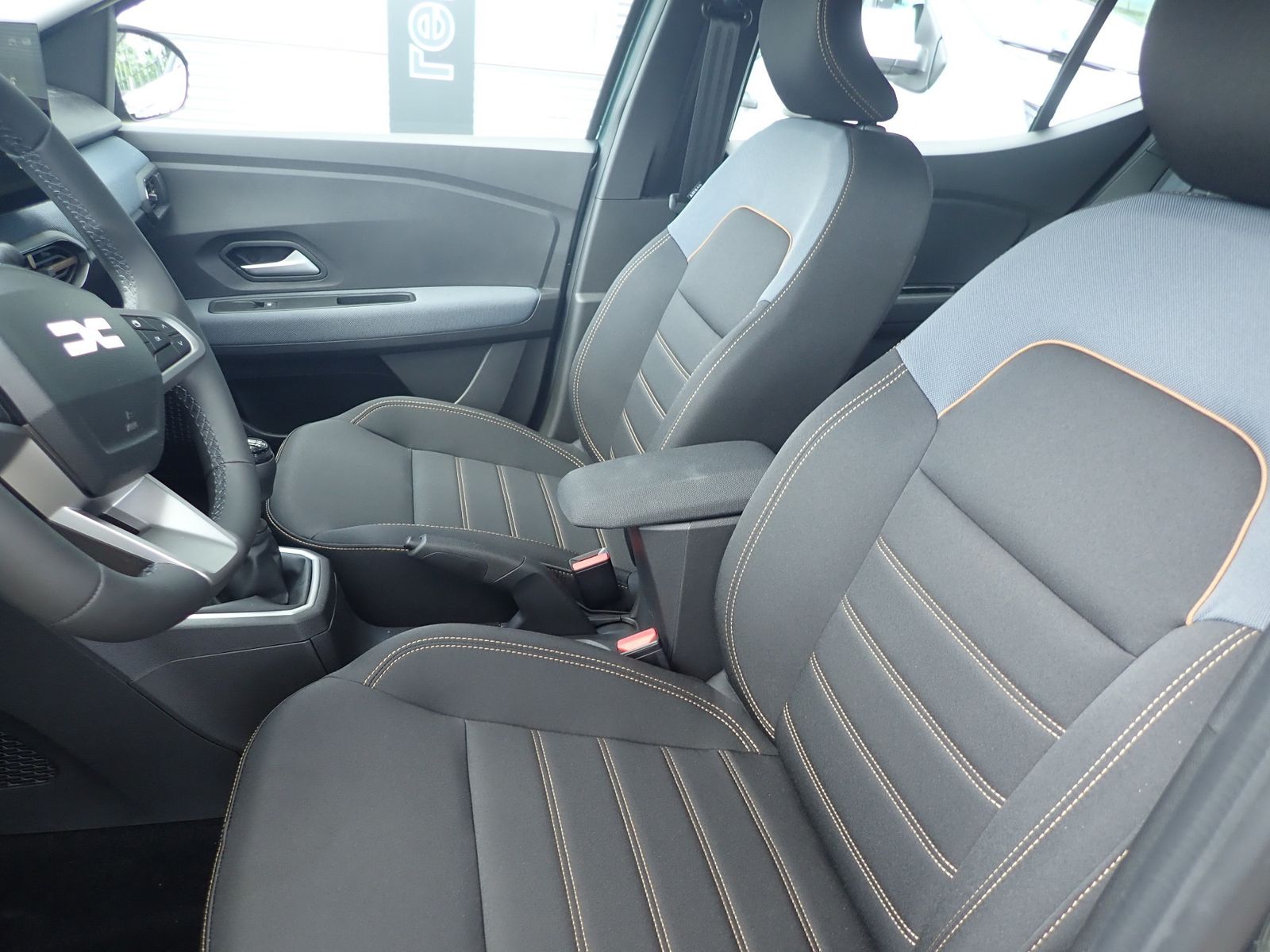 Fahrzeugabbildung Dacia Sandero Stepway Expression TCe 110