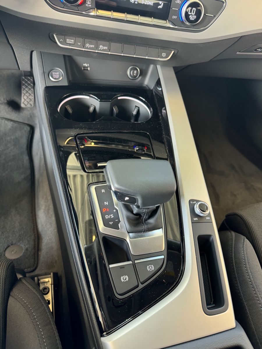 Fahrzeugabbildung Audi A4 Lim. 35 TFSI advanced/ERST 661 km GesamtLaufl