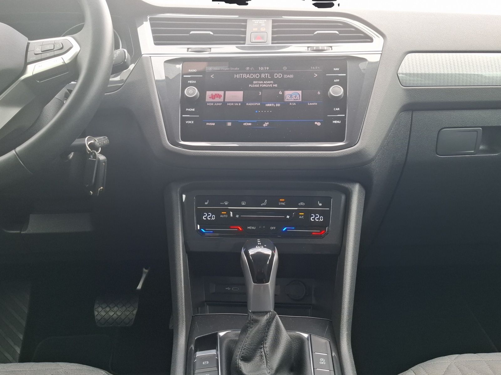 Fahrzeugabbildung Volkswagen Tiguan TSI Life DSG LED AHK Navi ACC RFK SH