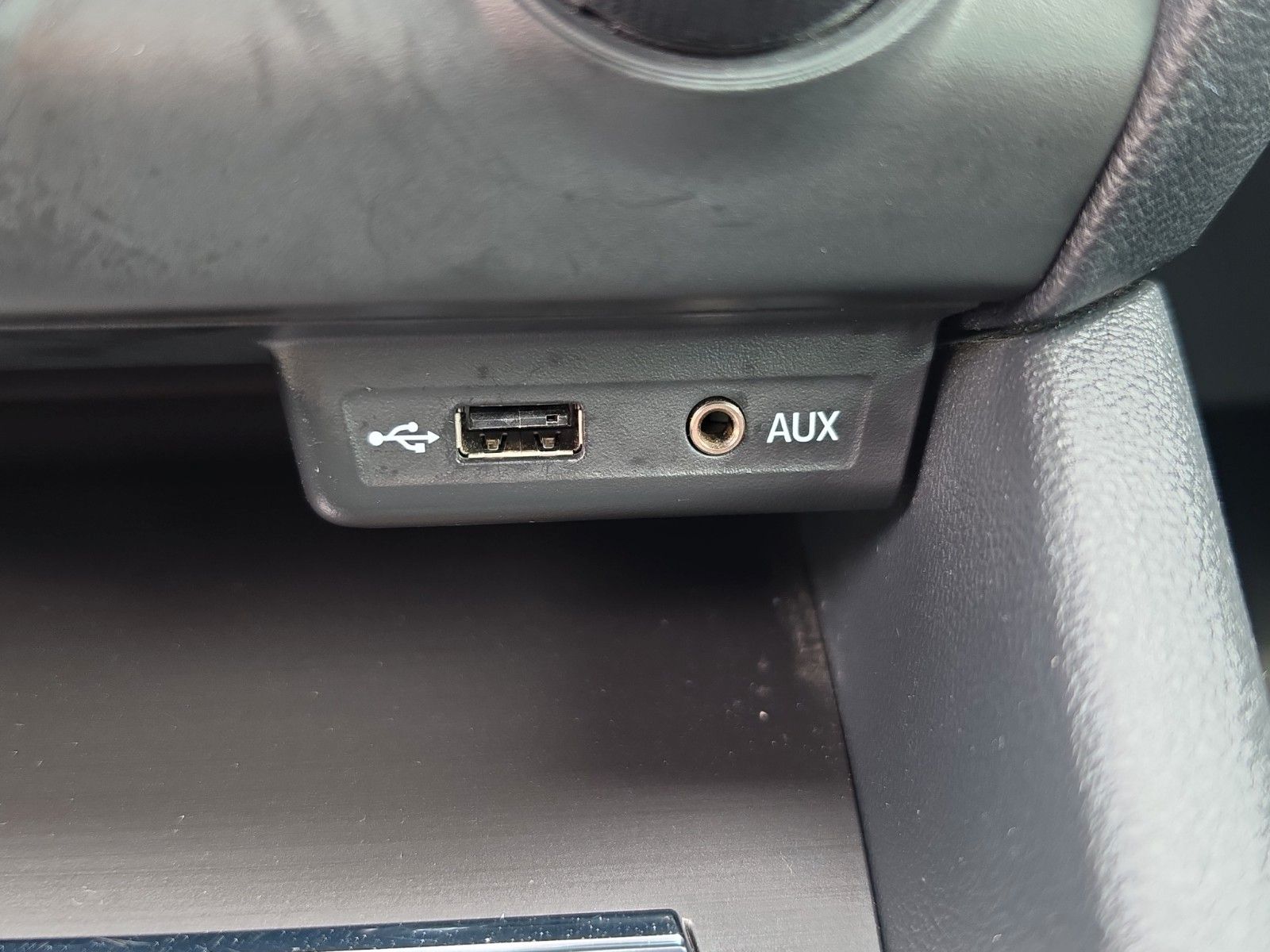 Fahrzeugabbildung SKODA Octavia Combi Ambition Apple CarPlay und Android